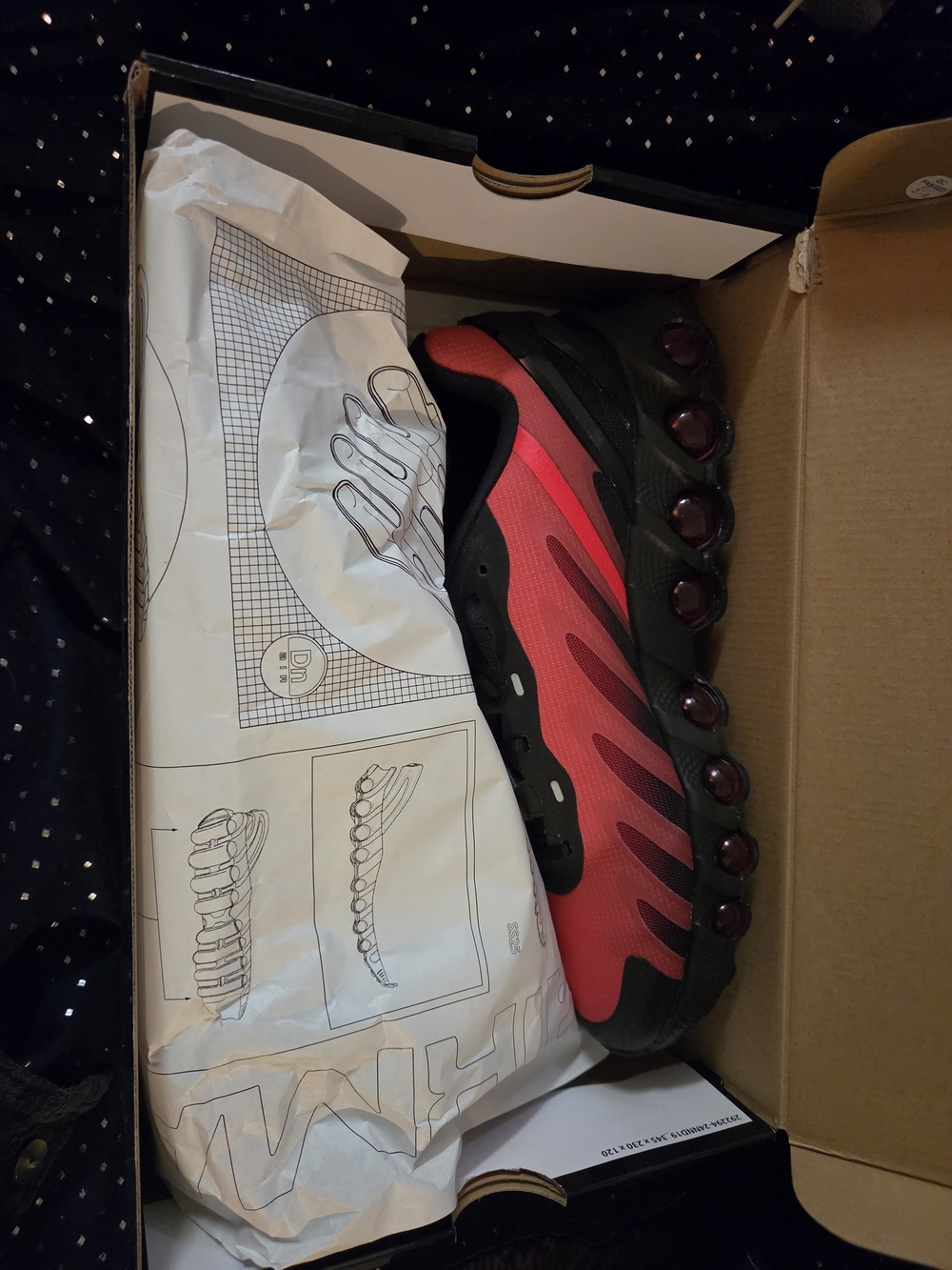 Nike Air Max DN8 Black Bright Crimson Red Sneakers FQ7860-008 Size 10.5